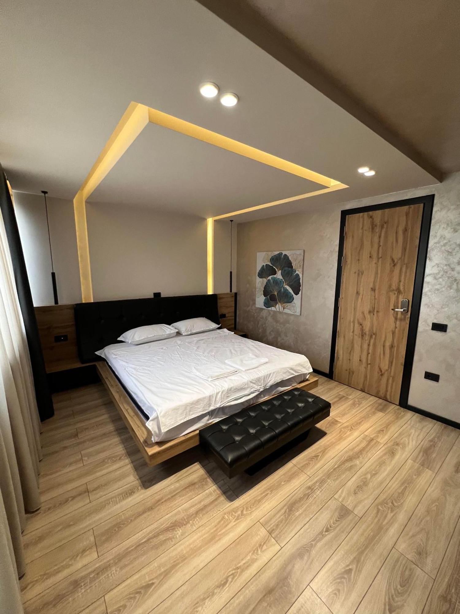 Zet Apartments - Bedroom & Bathroom Prishtinë Ngoại thất bức ảnh