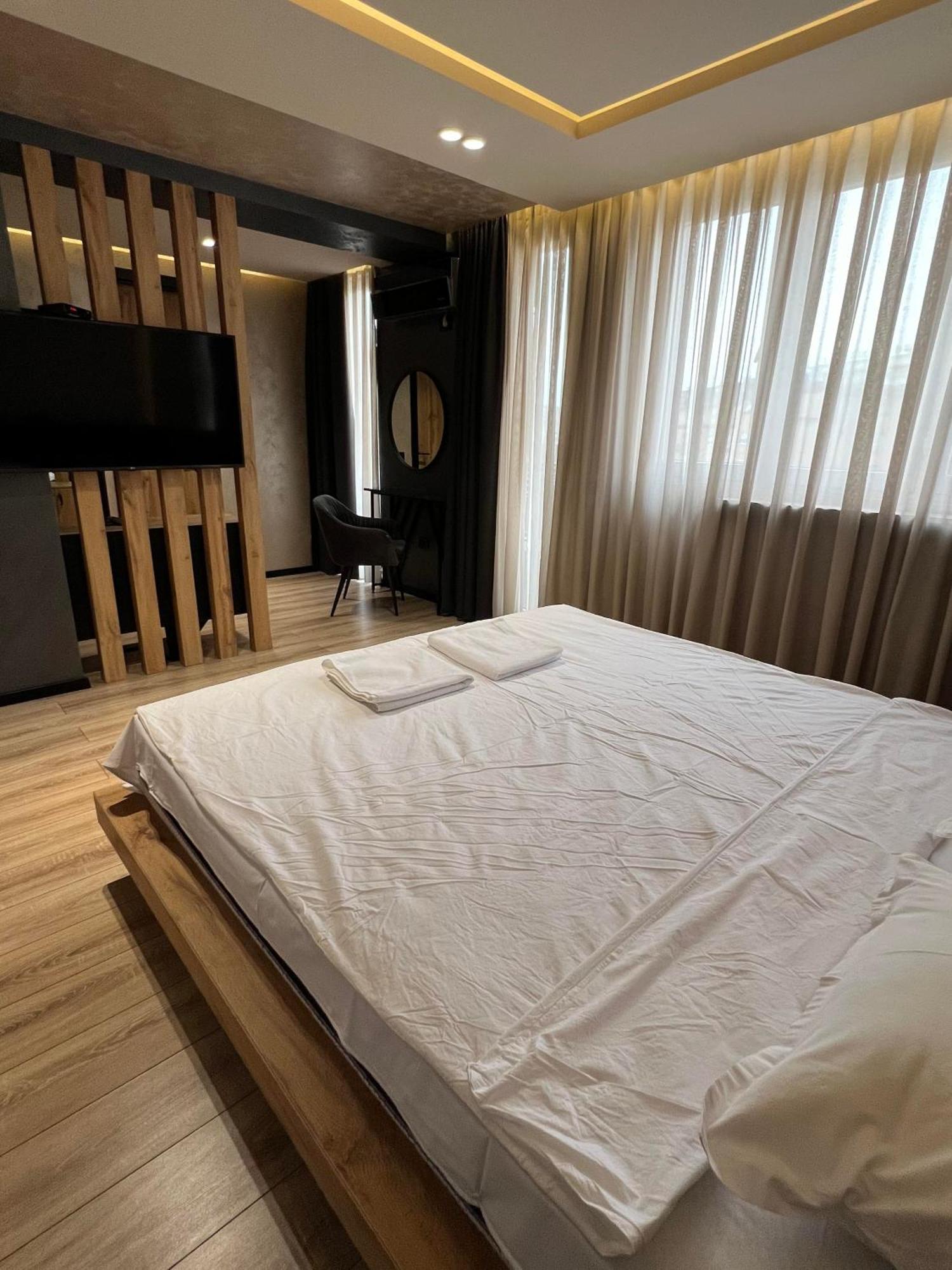 Zet Apartments - Bedroom & Bathroom Prishtinë Ngoại thất bức ảnh