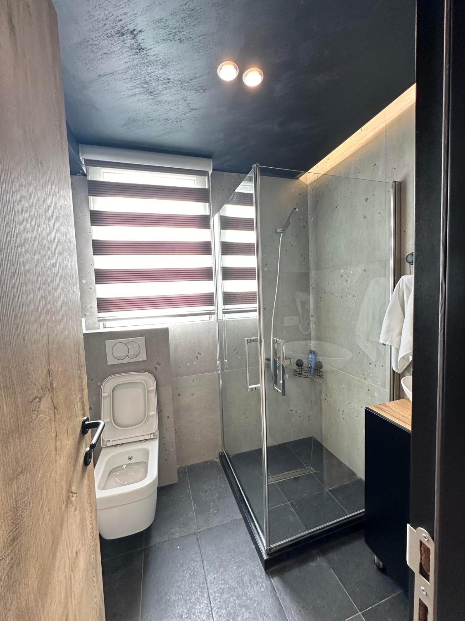 Zet Apartments - Bedroom & Bathroom Prishtinë Ngoại thất bức ảnh